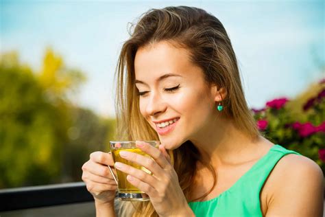 Why Many People Drink Green Tea Than Normal Tea