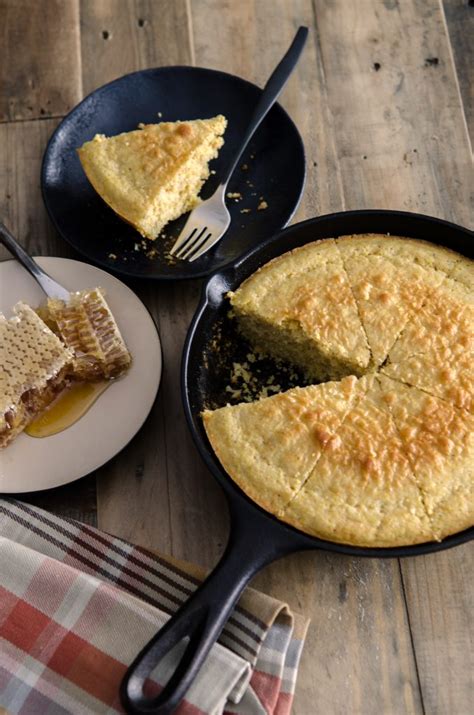 This easy, healthy skillet cornbread recipe is the best cornbread i've made to date. Corn Bread Made With Corn Grits Recipe / Grits Vs Cornmeal ...