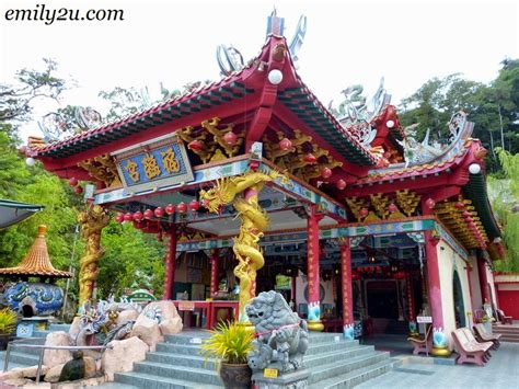 Other than getting blessings from the god inside the temple, there's a small pond for making wishes and another one where numerous little turtles dwell. Fu Lin Kong (Taoist Temple), Pangkor | From Emily To You