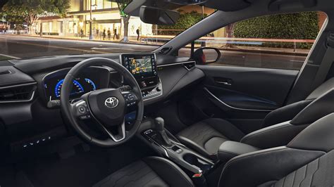 Advanced safety features and dashboard tech are highlighted. NUOVA TOYOTA COROLLA SW 2020 | AMX - Noleggio auto a lungo ...