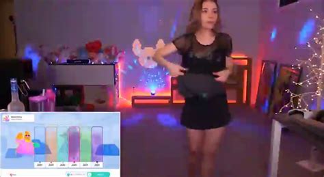 Twitch Gamer Alinity Flashes Boob During Live Stream In Awkward 70056
