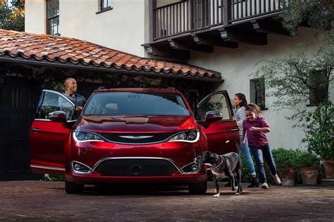 Chrysler Says Goodbye To Town And Country And Welcomes 2017 Pacifica