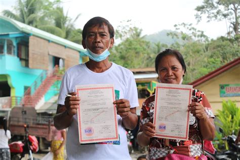 Davao Occidental Residents Receive Certificate Of Land Title
