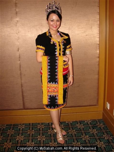 Featuring joanna sue henley rampas music by: Unduk Ngadau Kaamatan Pageant, Sabah, Malaysia/a34-dsc01099