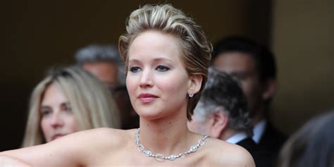 Oscars 2014 Jennifer Lawrence Falls Over Again On The Academy Awards