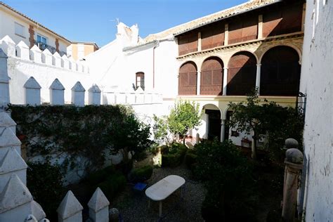 Una Importante Casa Palaciega Con Jardín Original Del Sxvii En El