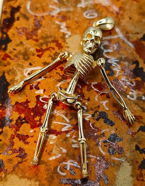 9ct Solid Gold Novelty Moving Articulated Skeleton Pendant Skull And