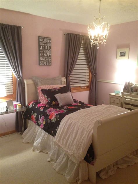 20 Modern Black And Pink Bedroom