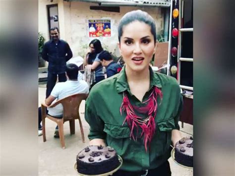 Watch Sunny Leone Gets Her Revenge By Playing A Prank Of Her Own
