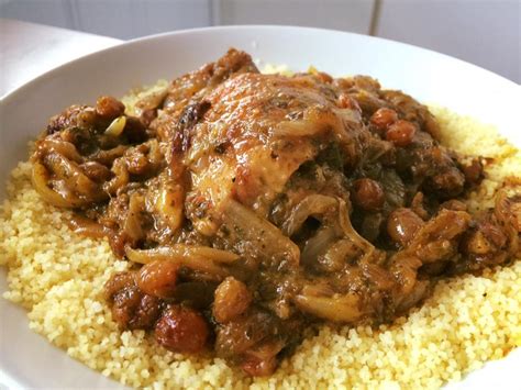 Mettez 1,5 kg de couscous sec dans une boîte en plastique. Couscous de poulet aux raisins | Cahier de recettes