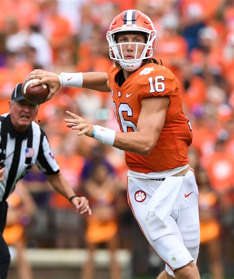 kind of eerie clemson qbs kelly bryant and trevor lawrence posting similar numbers clemson