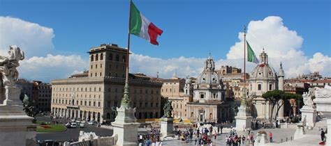 Francesco innocenzi, parteciperà alla manifestazione indetta dal comune di cerchio, per la domenica 25 aprile 2021 alle ore 11, presso il monumento ai 33 martiri di capistrello, per iniziativa congiunta dell'amministrazione. 25 APRILE: FESTA DELLA LIBERAZIONE ARTIGO + ÁUDIO + TRADUÇÃO - Vou Aprender Italiano 2021 ...