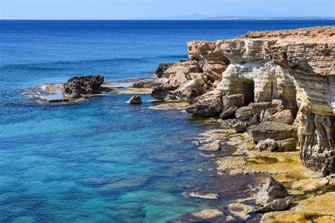 Pozitia geografica si localizarea atractiilor turistice din larnaca Cipru - TripTailor
