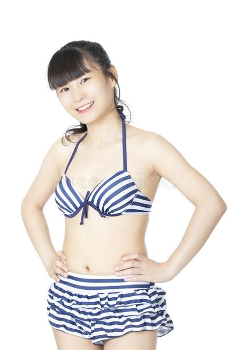 Belle Femme Chinoise Utilisant Un Bikini Sexy Sur Le Fond Blanc Photo