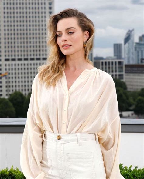 Pics Of Margot On Twitter Margot Robbies Beauty Is Inexplicable