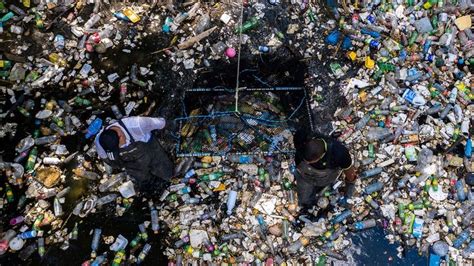 This Is How The Plastic Thats Choking Oceans Can Be Cleaned Up