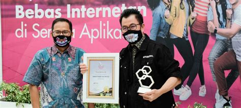 Salah satu kartu internet tercepat termurah dan terbaik adalah kartu internet yang di keluarkan operator 3/three/tri.kartu internet yang di keluarkan oleh operator 3 terbukti menawarkan kuota internet yang super murah.jika anda masih ingat di beberapa tahun silam untuk membeli kuota 2 gb. Smartfren Unlimited Paket Internet Terbaik 2020 versi Selular Awards - Bandung Side
