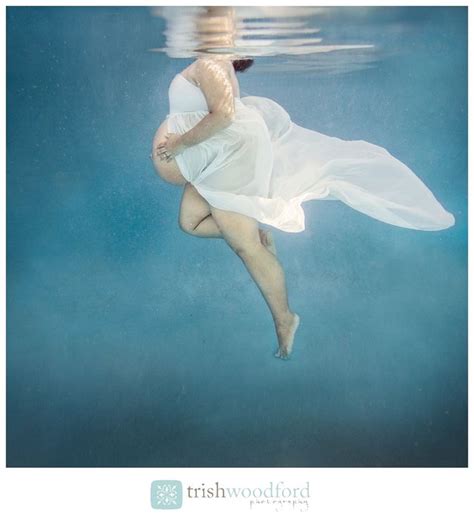 Underwater Maternity Session ©trish Woodford Photography All Rights