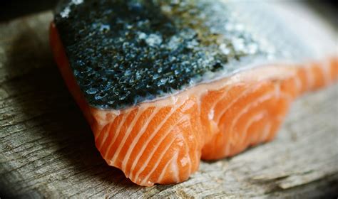 In each of 4 parfait glasses or mason jars, layer ½ cup of the yogurt mixture and top with 1 tbsp smoked salmon, followed by ¼ cup of the vegetable mixture and ½ tsp capers. Can You Eat Smoked Salmon When Pregnant? Is It Safe?