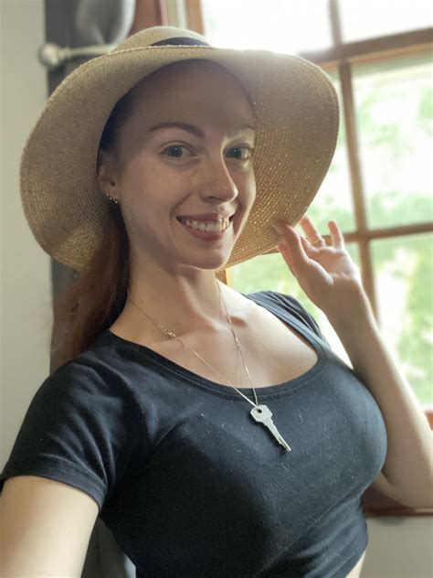 Tw Pornstars Goddess Nikki Kit Twitter Oh Hey Turns Out I’m Pretty Cute In A Sun Hat 👒 Of