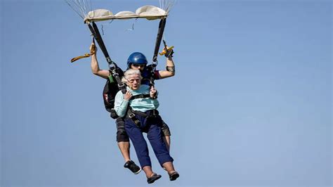 104 Year Old Woman Dies A Week After Becoming World S Oldest Skydiver Weirdnews Dunya News