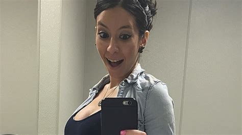 Jo Riveras Girlfriend Vee Torres Goes Topless For Pregnancy Photo