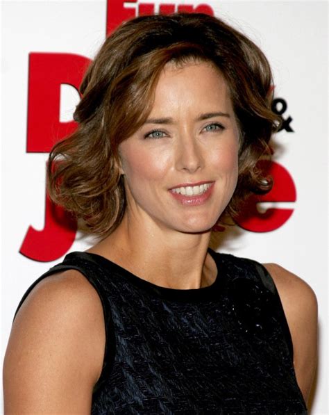 Tea Leoni Wearing Her Hair Short At Chin Length With Curls