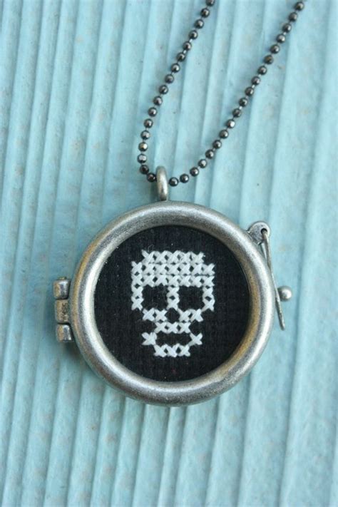 218 x 300 stitched area for provided pattern counts Image result for tiny skull cross stitch (With images ...