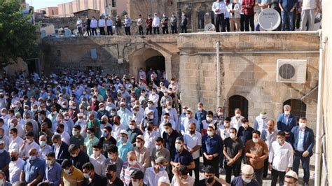 Şanlıurfa da koronadan 82 yaşında ölen Mustafa Kılıç ın cenazesine
