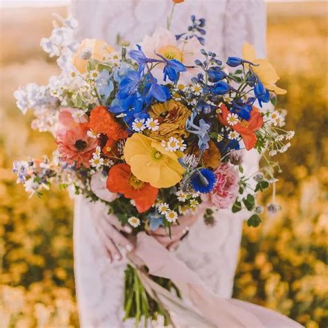 15 Fresh And Playful Poppy Wedding Bouquets