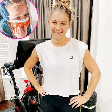 Outdaughtered Danielle Busby Crushes Sit Ups While Warming Milk Cups Hot Sex Picture