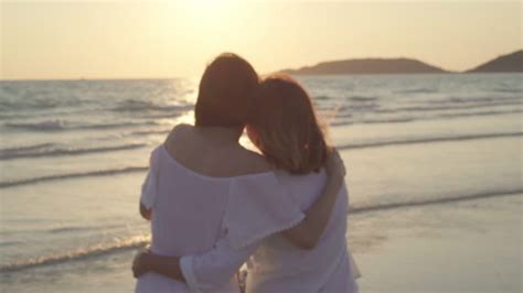 60点を超えるjapanese Lesbian Kissingの映像素材とロイヤリティフリー映像 Istock