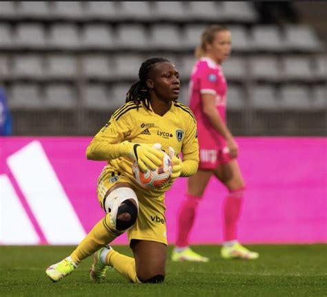 Paris Fc La Gardienne Des Super Falcons Nnadozie Signe Une