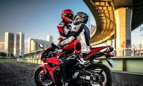 Pin By Annie On Motorbikes Motorcycle Couple Biker Love Motorcycle
