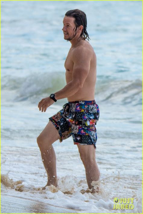 mark wahlberg continues showing off his hot body in barbados photo 3788409 mark wahlberg