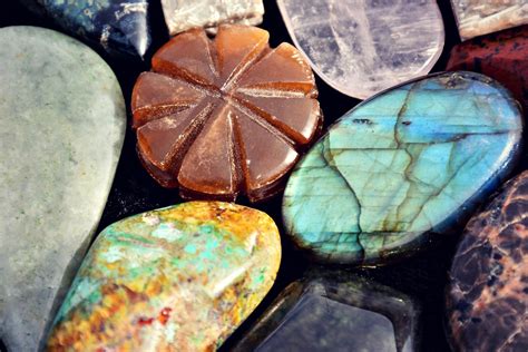 5 Crystals That Will Connect You To The Energy Of Summer