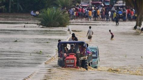 Assam Arunachal Pradesh Heavy Rains Floods Landslides Kill 11 Many People Are Magic
