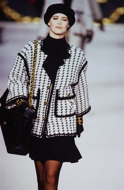 CHANEL Runway Show F/W 1990 | Runway fashion couture, 90s runway ...