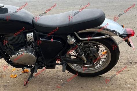 EXCLUSIVE BSA Gold Star 650cc Retro Bike Spied Testing Again In India