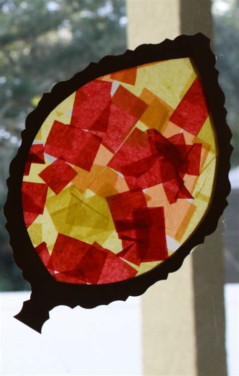 Fall Craft For Toddlers And Preschoolers Leaf Sun Catcher