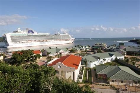 La zona colonial (casas victorianas): Amber Cove: Carnival Cruise Line's New Port in the ...