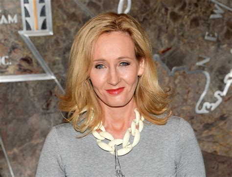 Rowling' instead of 'joanne rowling' because if . J.K. Rowling é acusada de transfobia após tweet - Quarto Nerd