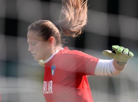 Sì, laura lavora quotidianamente per ricalcare le orme del suo mito. Mondiali femminili di calcio, chi sono le 23 azzurre ...