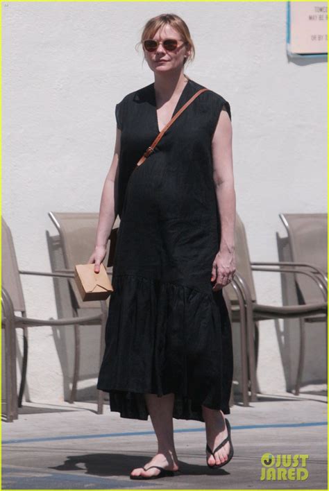 Kirsten dunst is pregnant with baby no. Pregnant Kirsten Dunst Covers Up Baby Bump in Black Dress ...