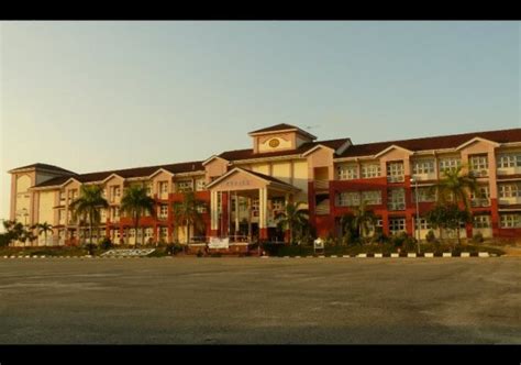 Mengikut laporan kementerian pendidikan malaysia (kpm), terdapat 68 buah sekolah berasrama penuh seluruh malaysia; SBP Integrasi Sabak Bernam, Sekolah Asrama Penuh in Sungai ...