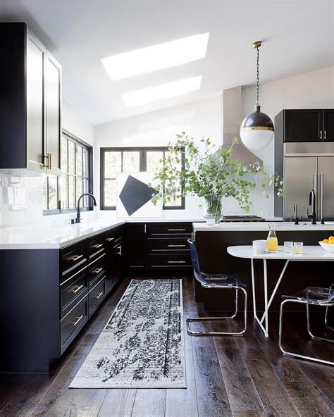 Double tap if you would dare to go bold in a kitchen with striking