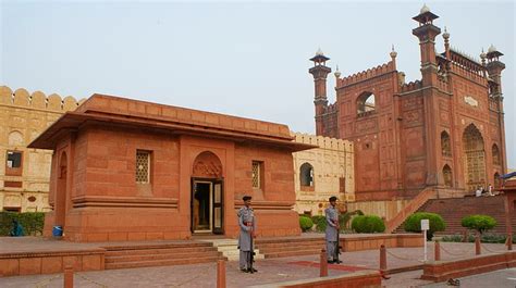 Lahore Allama Iqbal Tomb