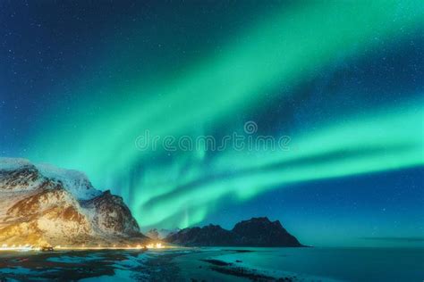 Aurora Boreal En Las Islas De Lofoten Noruega Aurora Borealis Verde