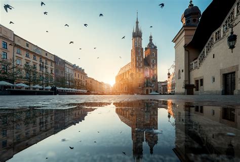 4k Krakow Poland Evening Houses Water Town Square Reflection