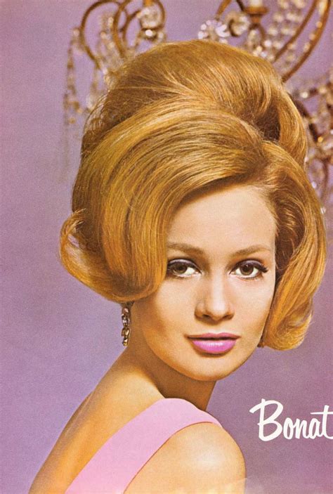 Eyebrows were shaped into subtle peak instead of a high curve. Incurlers: A 1960s Salon Wetset